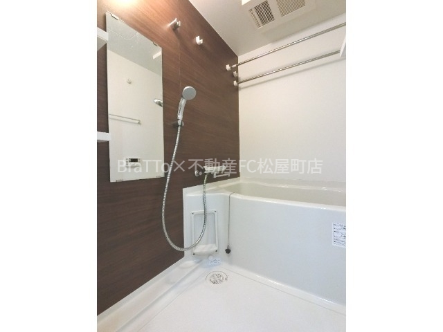 バス・シャワールーム　バス（浴室乾燥機・追炊き機能付）