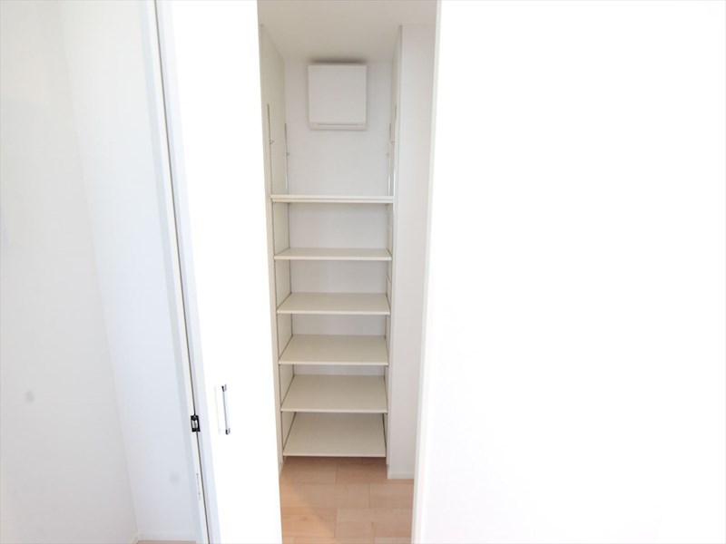 玄関　玄関　シューズボックス付（収納充実してます）