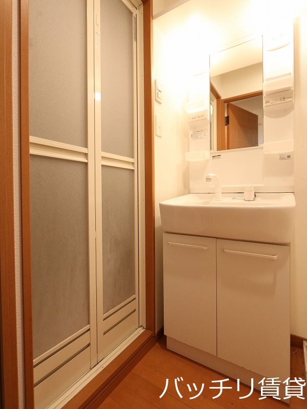 洗面設備　画像は別号室イメージの為、現況を優先いたします。