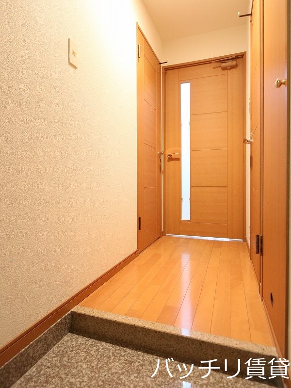 玄関　画像は別号室イメージの為、現況を優先いたします。