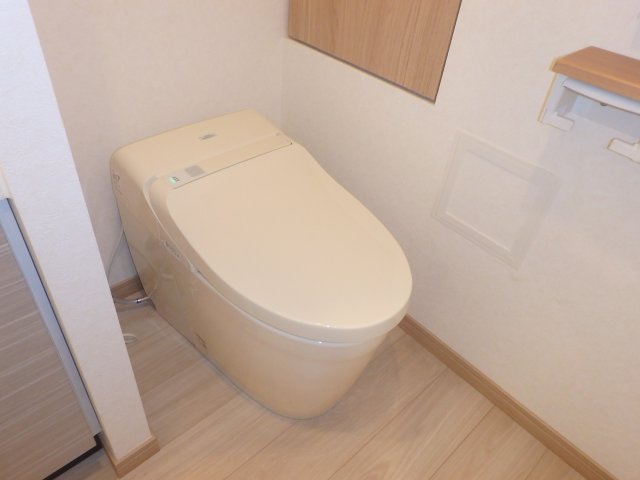 トイレ　反転間取り別部屋参考写真