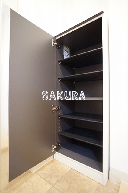 玄関　便利なカウンター型シューズボックス♪