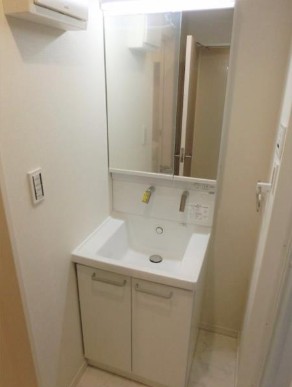 洗面設備　嬉しい独立洗面台付き。