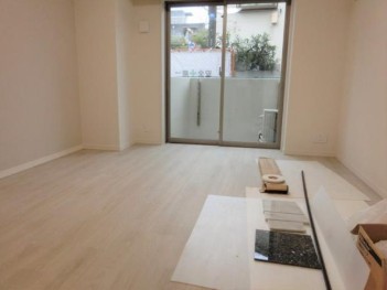 居室・リビング　8.2帖のきれいな洋室。