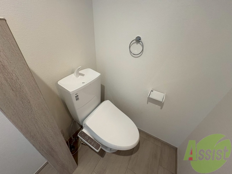 トイレ　ウォシュレットが付いてるのは嬉しいですね。