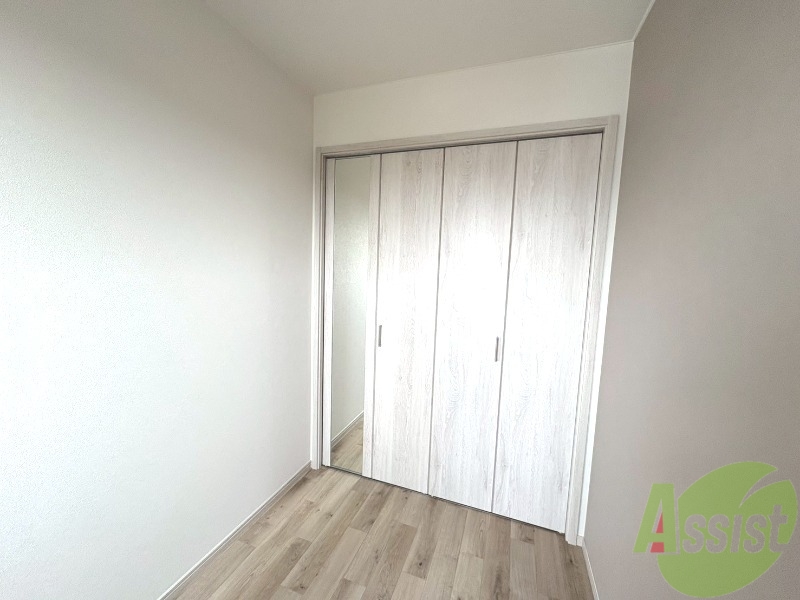 収納　お部屋にクローゼットがあるので収納にも便利ですね。