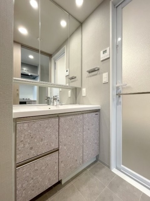 洗面設備　※写真は同タイプ住戸です。