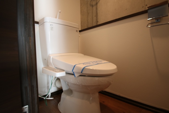 トイレ　※別室の参考写真の為、現況優先です。