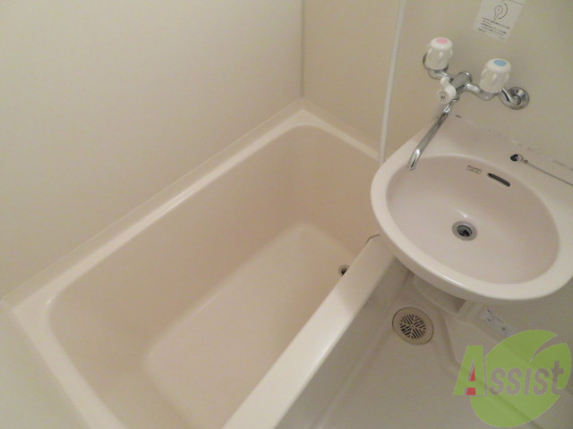 バス・シャワールーム　疲れた時はゆっくり湯船につかってみてはいかがでしょうか。