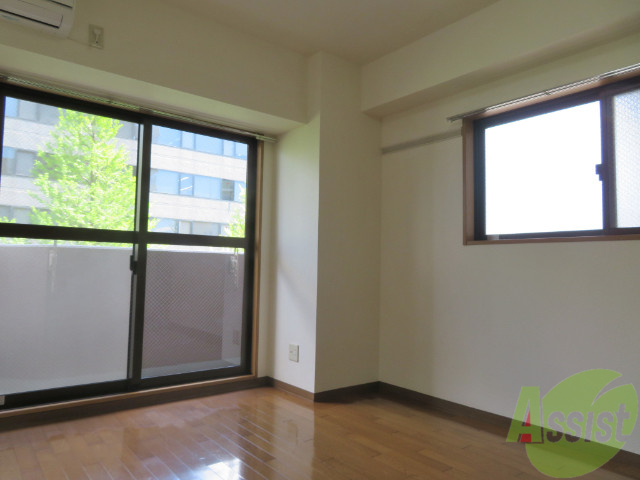 居室・リビング　陽の光が差し込む明るいお部屋は気持ちが良いですね。