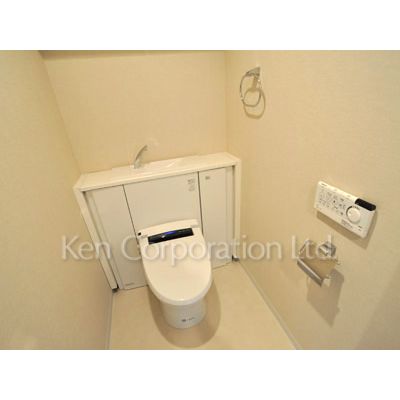 トイレ　同タイプ5階のお部屋を撮影。仕様が異なることがあります。