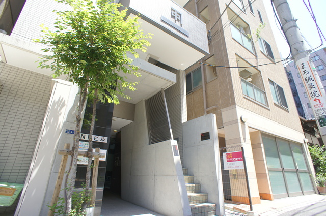 エントランス　オートロック付きのマンションです。