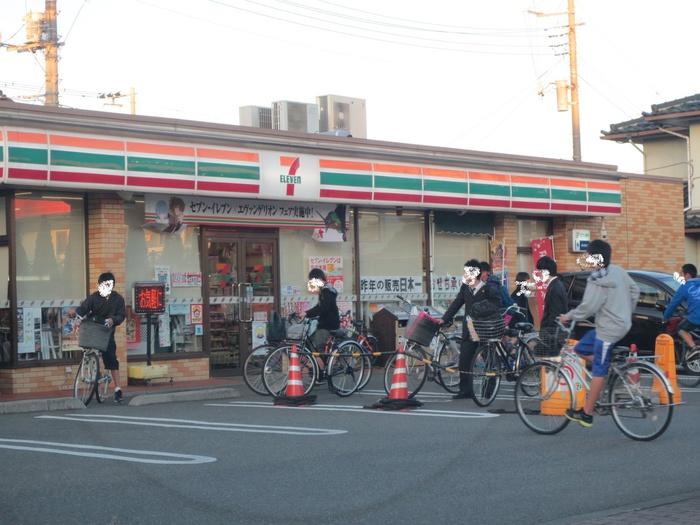 コンビニ　セブンイレブン（コンビニ）まで383m