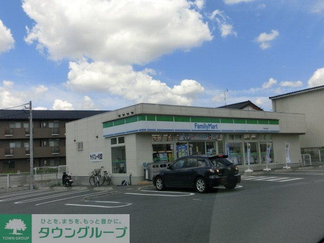 コンビニ　ファミリーマート（コンビニ）まで500m