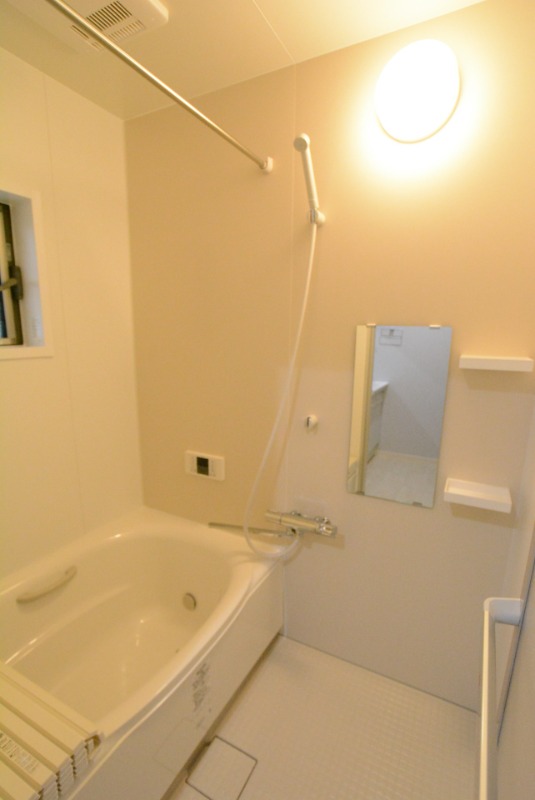 バス・シャワールーム　浴室乾燥機・追い焚き機能付き風呂