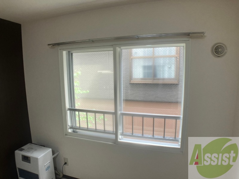 バルコニー　窓が大きいので風の通りが良さそうですね！！