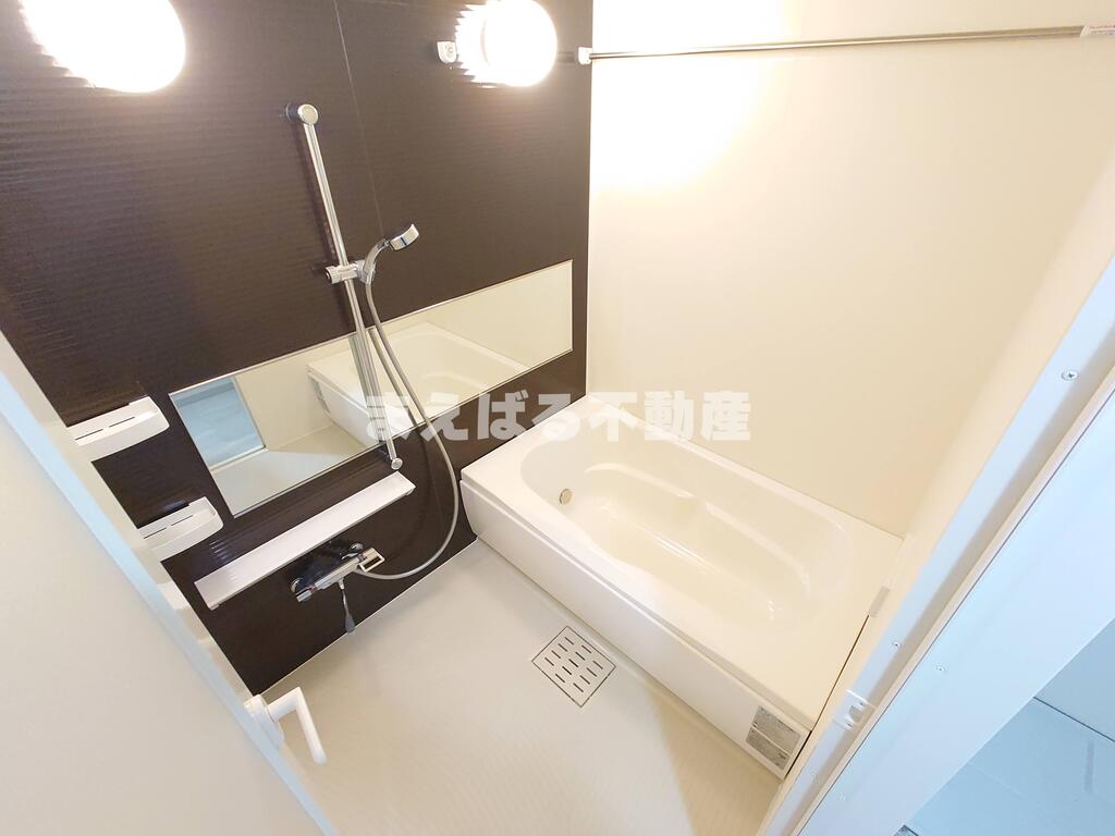 バス・シャワールーム　ゆったりしたバスルーム