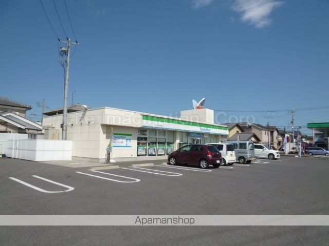 コンビニ　ファミリーマート（コンビニ）まで617m