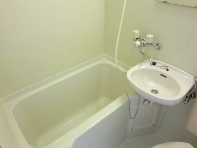 バス・シャワールーム　バスルームです。