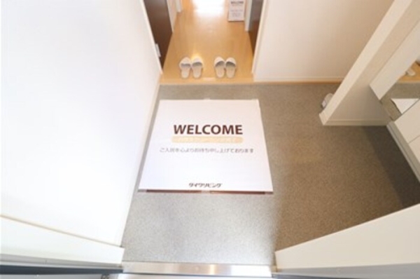玄関　同建物別部屋写真
