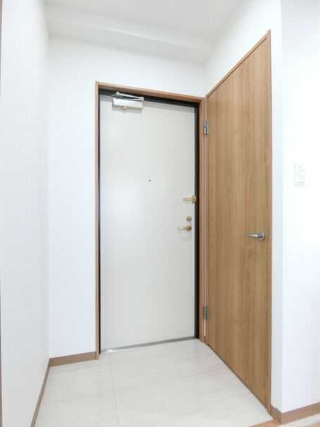 玄関　ヴァンクール城東　玄関