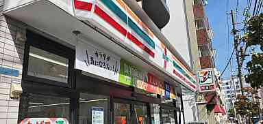 コンビニ　セブンイレブン（コンビニ）まで585m