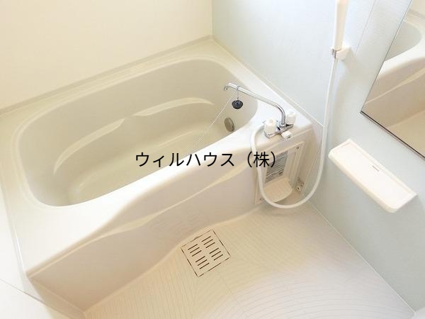 バス・シャワールーム　浴室乾燥機、追い焚き機能付きバス！