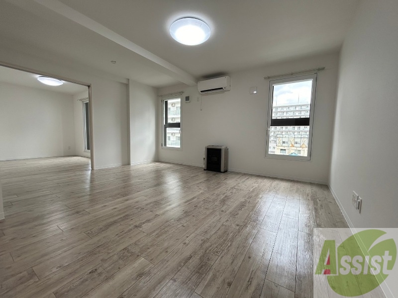 居室・リビング　広々としたリビングですね。使い勝手がよさそうですね！