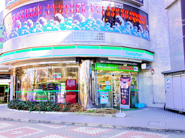 コンビニ　ファミリーマート浮間舟渡駅前店（コンビニ）まで129m