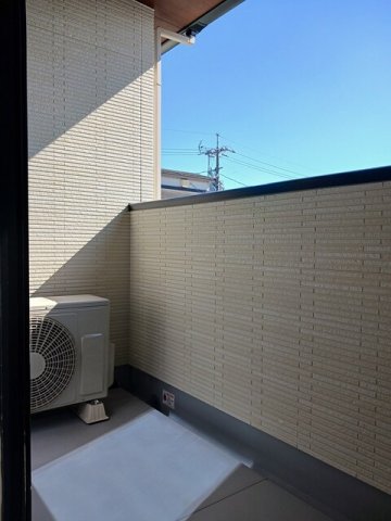 バルコニー　陽当たり良好なバルコニーです