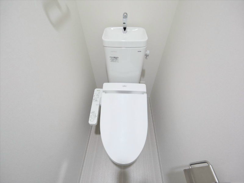 トイレ　温水洗浄暖房便座付トイレ