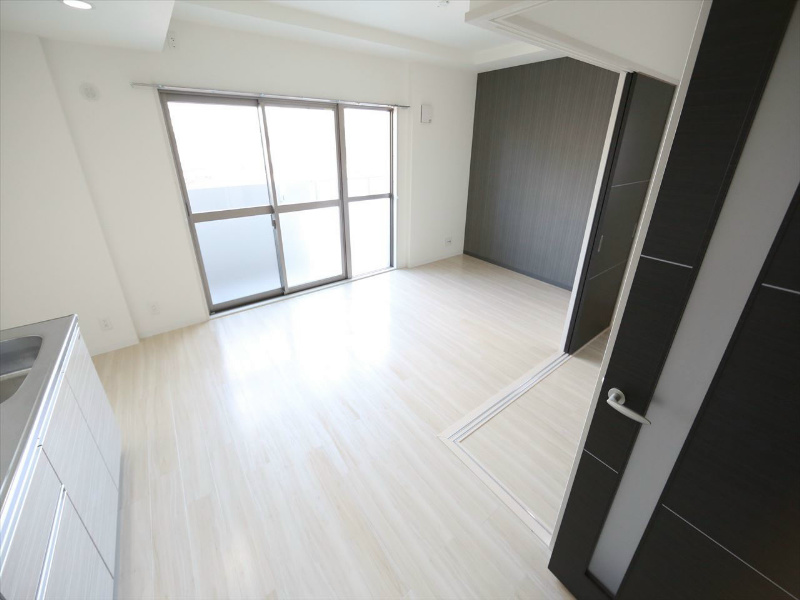 その他　ＬＤＫ12.2帖　洋室5帖と繋げても仕切っても使えます