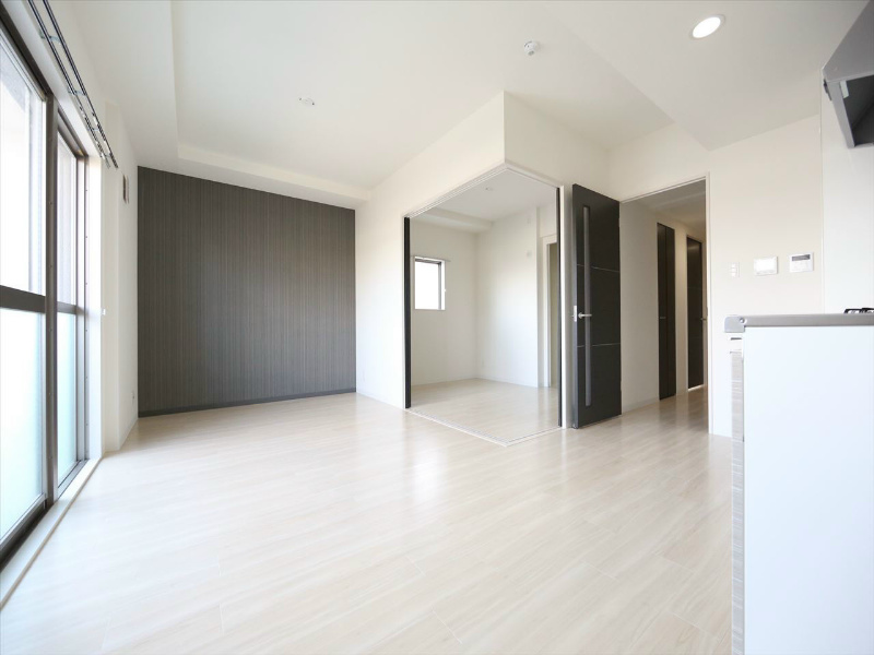 居室・リビング　ＬＤＫ12.2帖　洋室5帖と繋げても仕切っても使えます