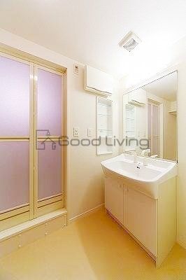 洗面設備　三面鏡で身だしなみと収納ばっちり(^^♪