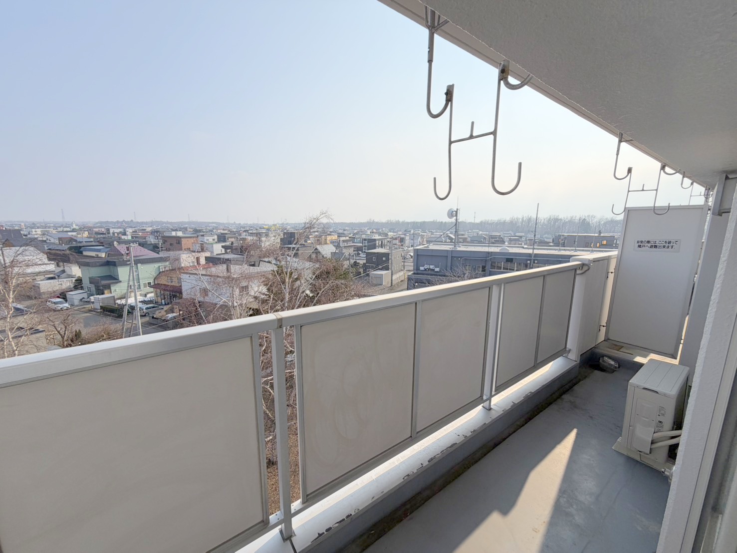 バルコニー　嬉しいバルコニー付き！夏季の洗濯物干しに♪