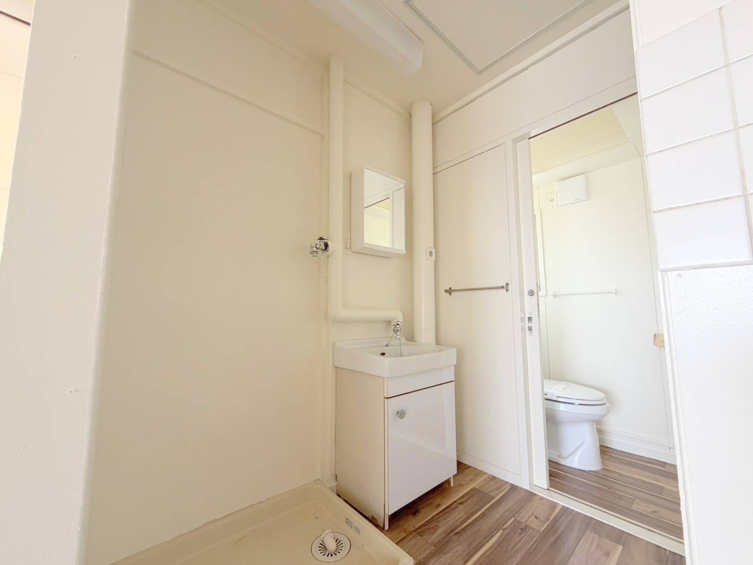 洗面設備　洗面台でお出かけ前の身だしなみチェックも完璧です♪