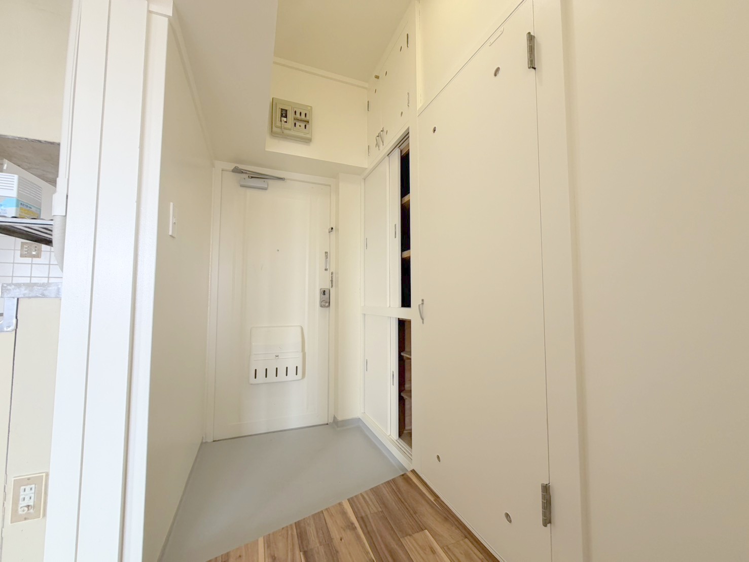 玄関　明るい玄関がお出迎えです☆