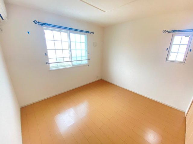 その他部屋・スペース　※角部屋の写真です、側面の窓はございません