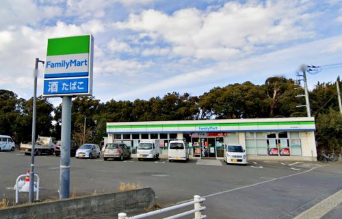 コンビニ　ファミリーマート（コンビニ）まで608m
