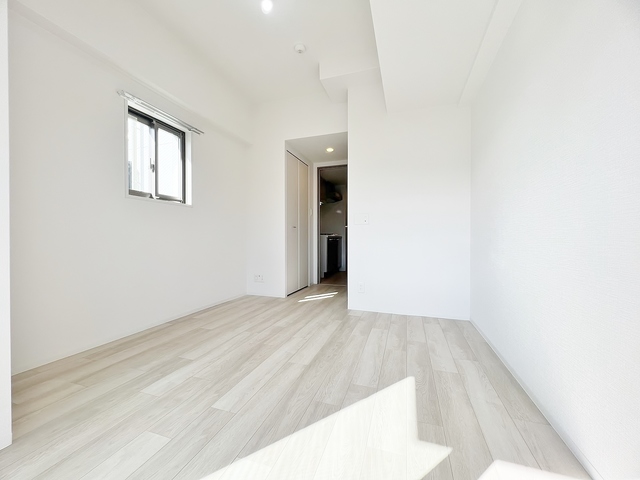 居室・リビング　角部屋・ホワイトコーデ部屋・２面彩光