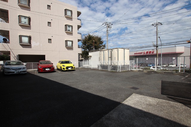 駐車場　敷地内駐車場（要空き確認）