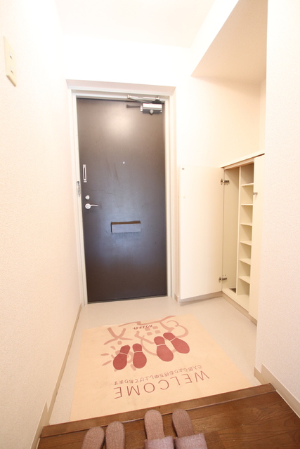 玄関　下足箱と玄関