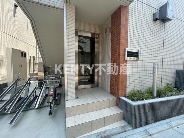 エントランス　落ち着いたエントランスです