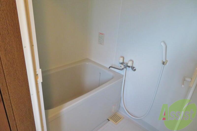 バス・シャワールーム　バスタブの大きさもなかなかですね、ゆっくり疲れを癒せそうです