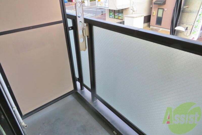 バルコニー　南向きなのでお洗濯もはかどりそうですねー