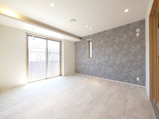 居室・リビング　太陽光入居者売電あり（エアコンはこれから設置します）