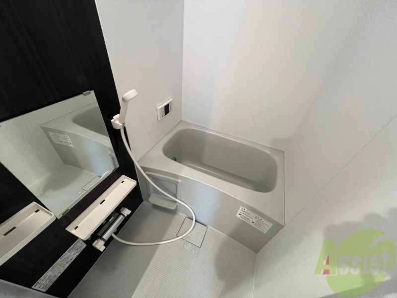 バス・シャワールーム　浴室は追い炊き機能付きになっているので快適ですね