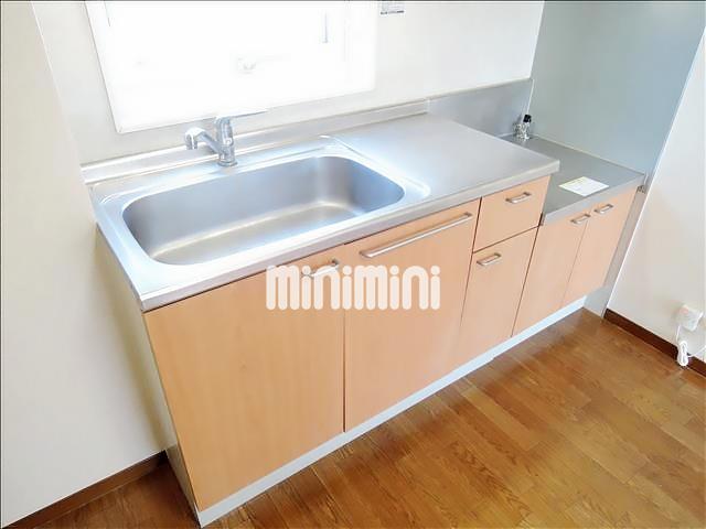 キッチン　窓付きキッチンなので明るいです。