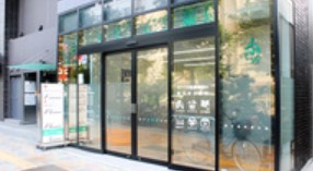 ドラックストア　東新宿クリア薬局（ドラッグストア）まで508m