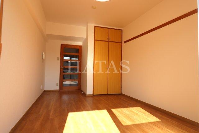 居室・リビング　同物件別部屋